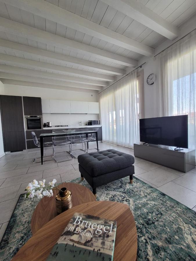 シルミオーネCasa Della Reginaアパートメント エクステリア 写真