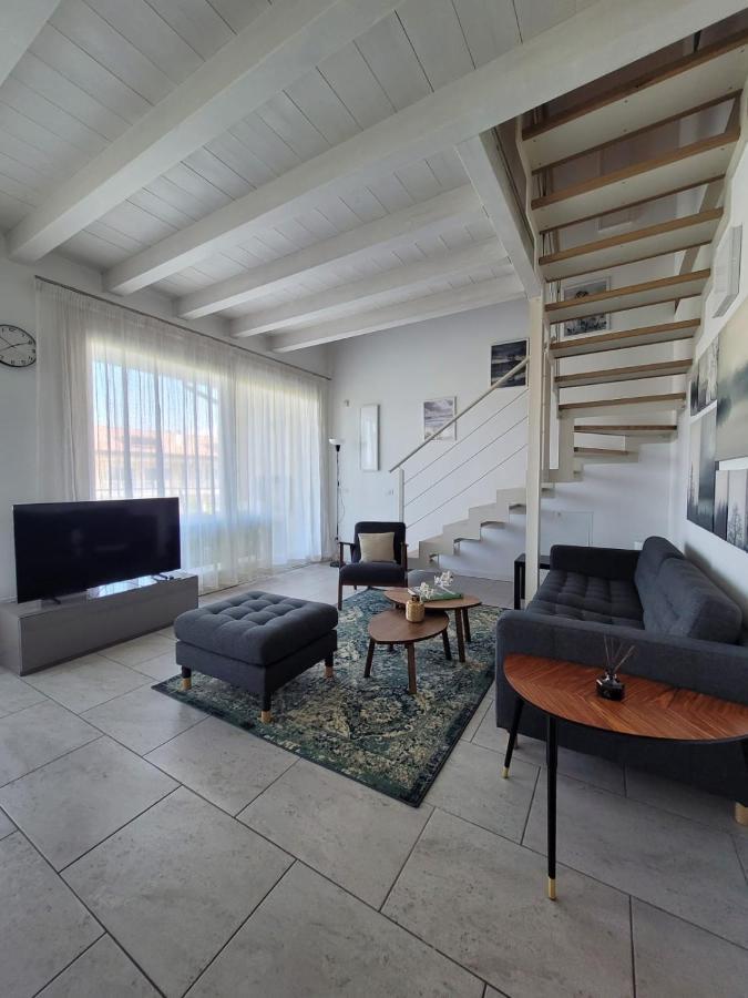 シルミオーネCasa Della Reginaアパートメント エクステリア 写真